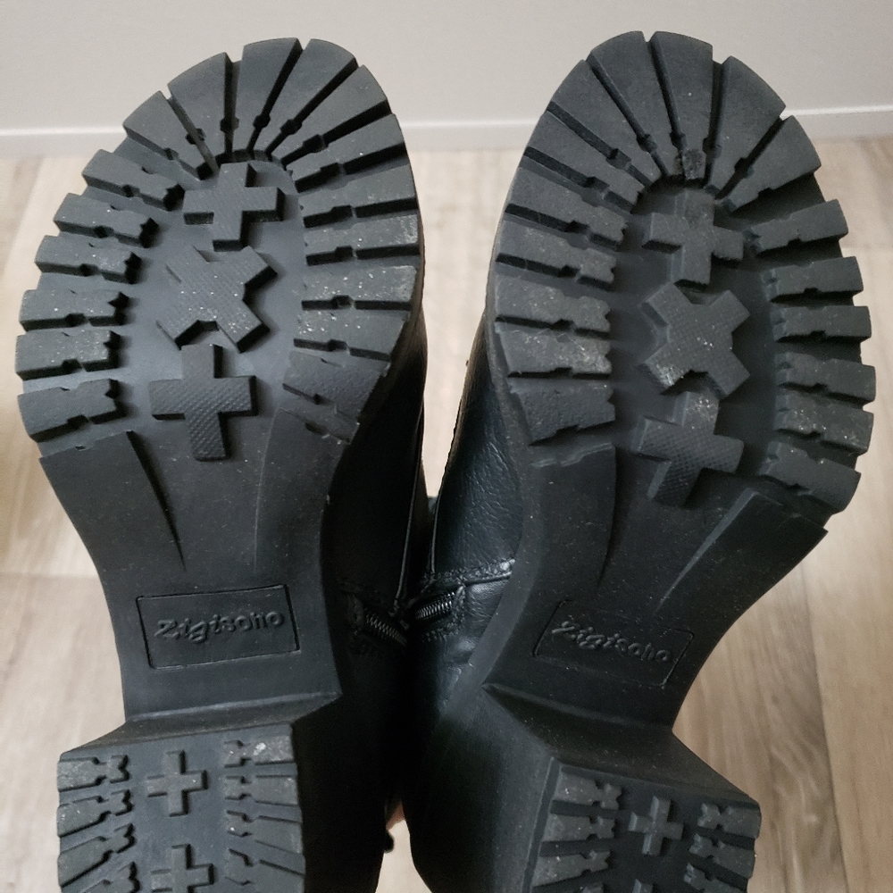 Boots - Picture 4 of 6